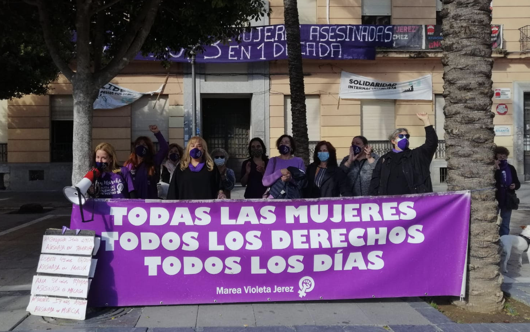 Marea Violeta Jerez, concentrada este pasado en el Arenal, donde se leyó el manifiesto 25 noviembre 2020.