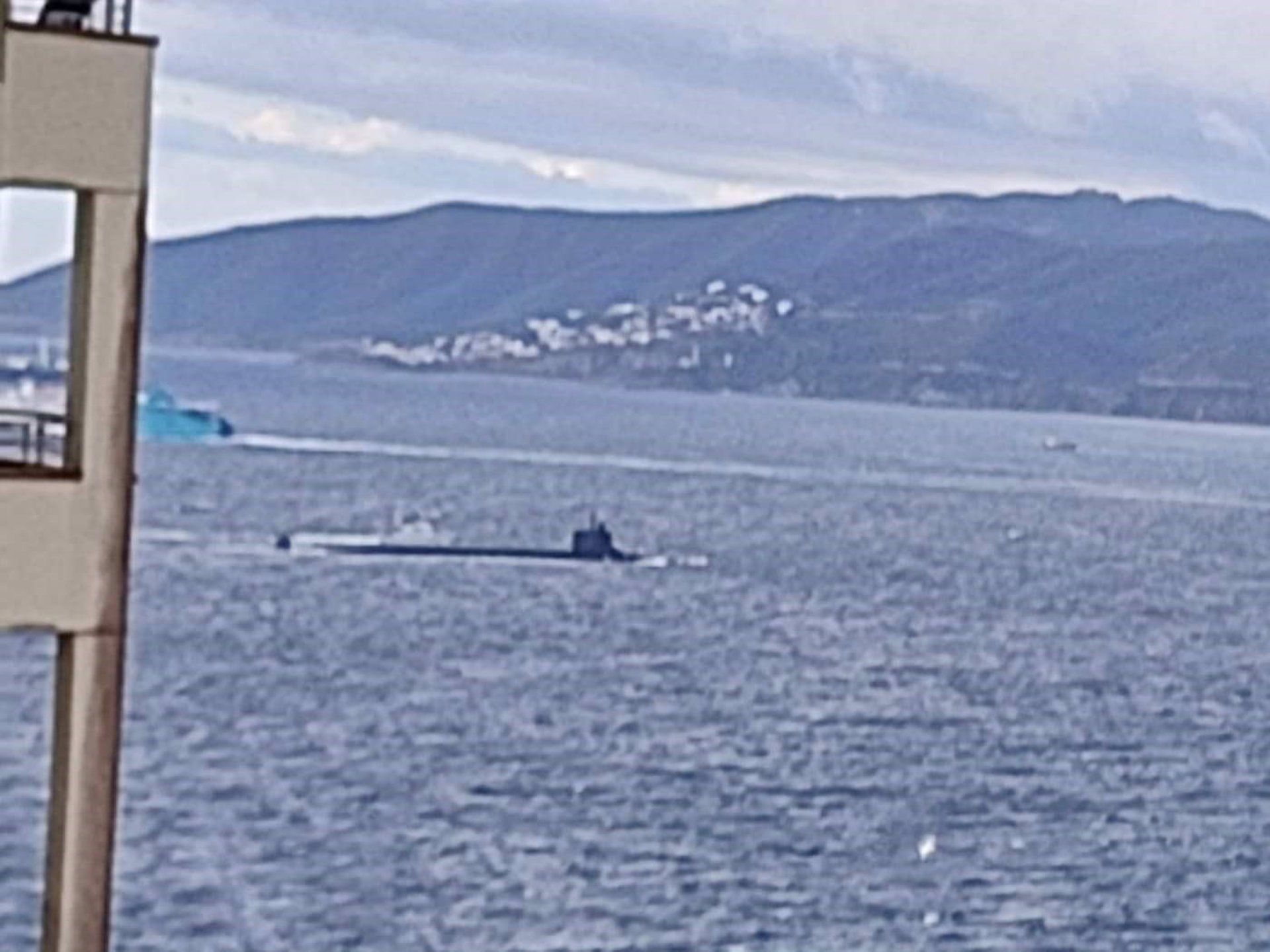 Un submarino en la Bahía de Algeciras. Autor: VERDEMAR