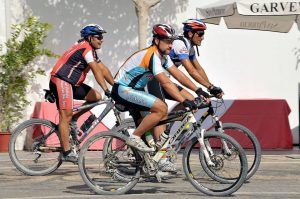 64153_649272468462402_509365865_n-300x199