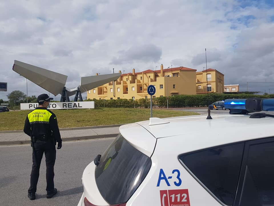 Agentes de la Policía Local de Puerto Real, en un servicio reciente. FOTO: Ayto.