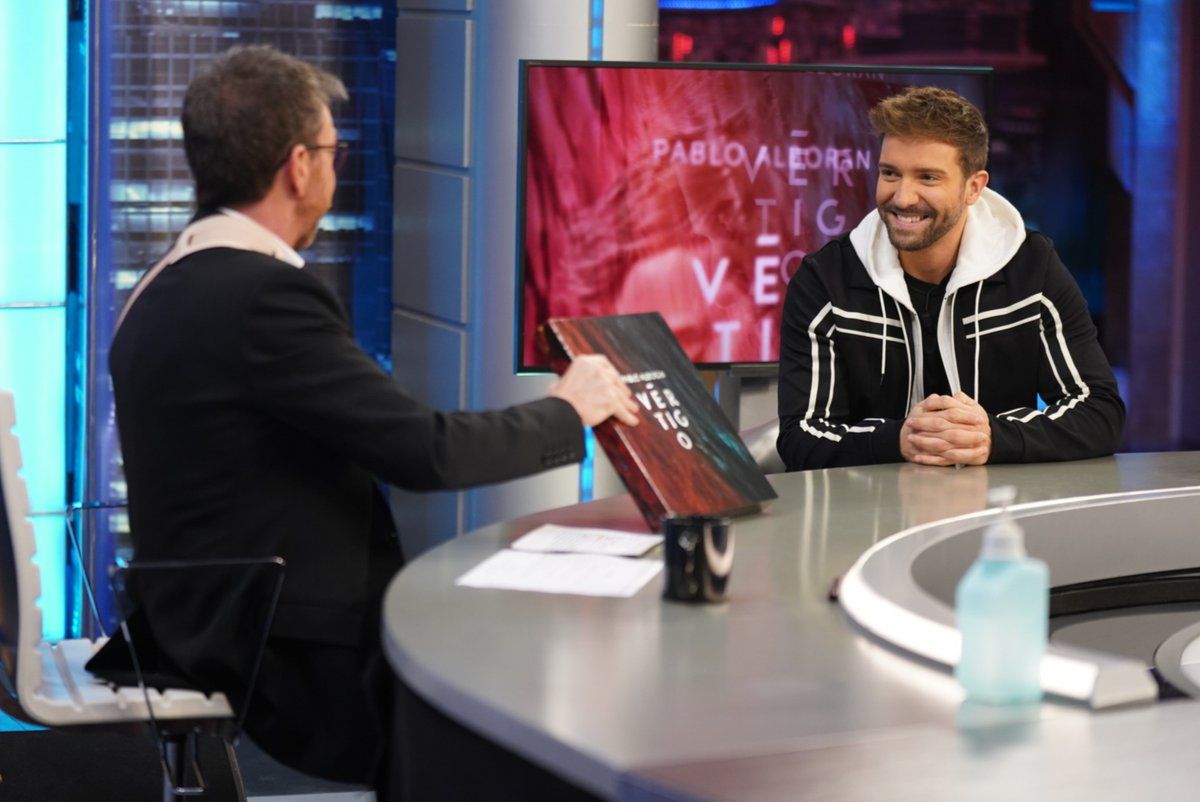 El artista malagueño con Pablo Motos en 'El Hormiguero', este pasado lunes.