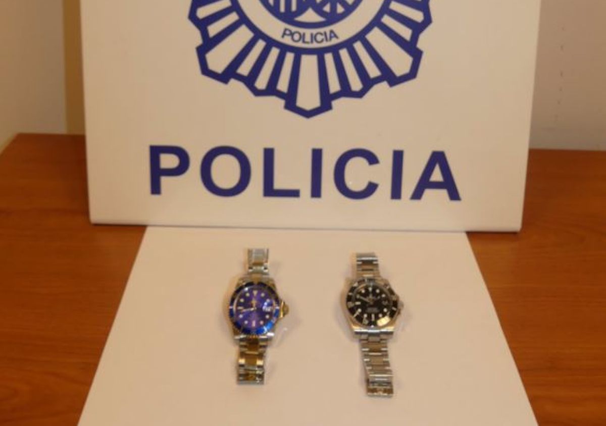 Relojes de alta gama robados en una vivienda de Algeciras mientras sus propietarios dormían.