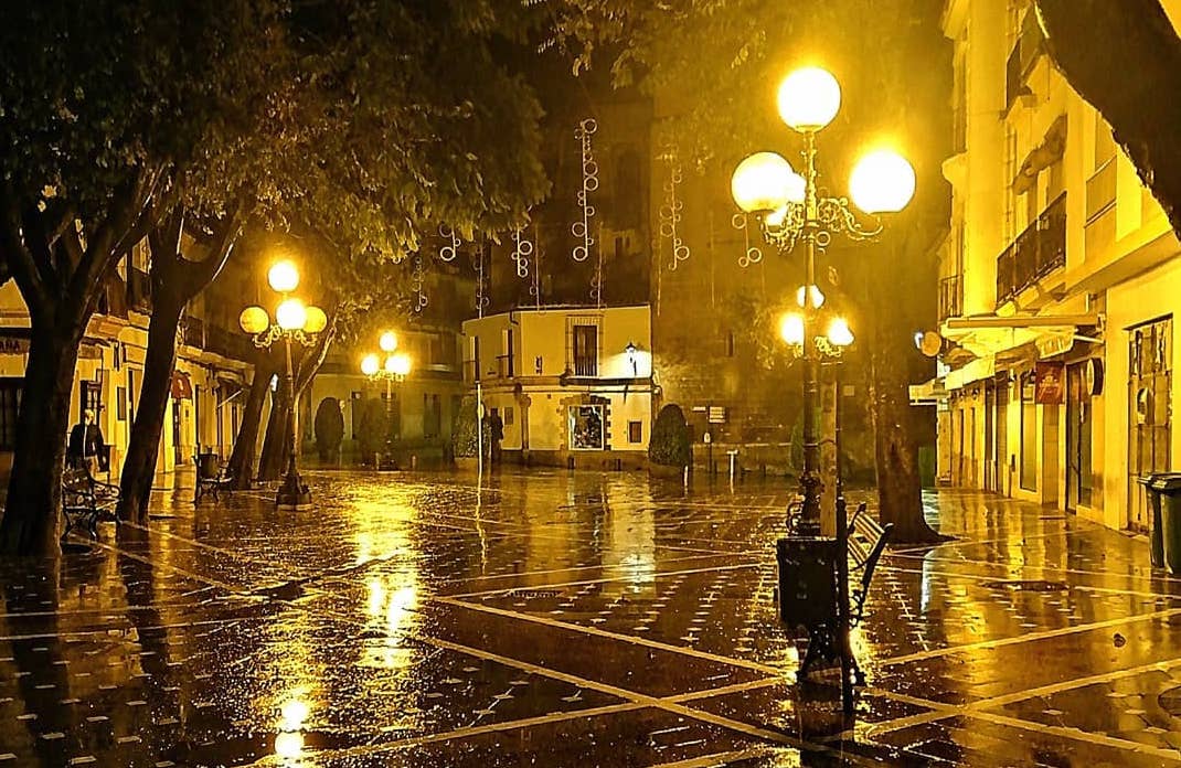 La plaza Plateros, desierta, en una foto de Osmel Betancourt Rodríguez.