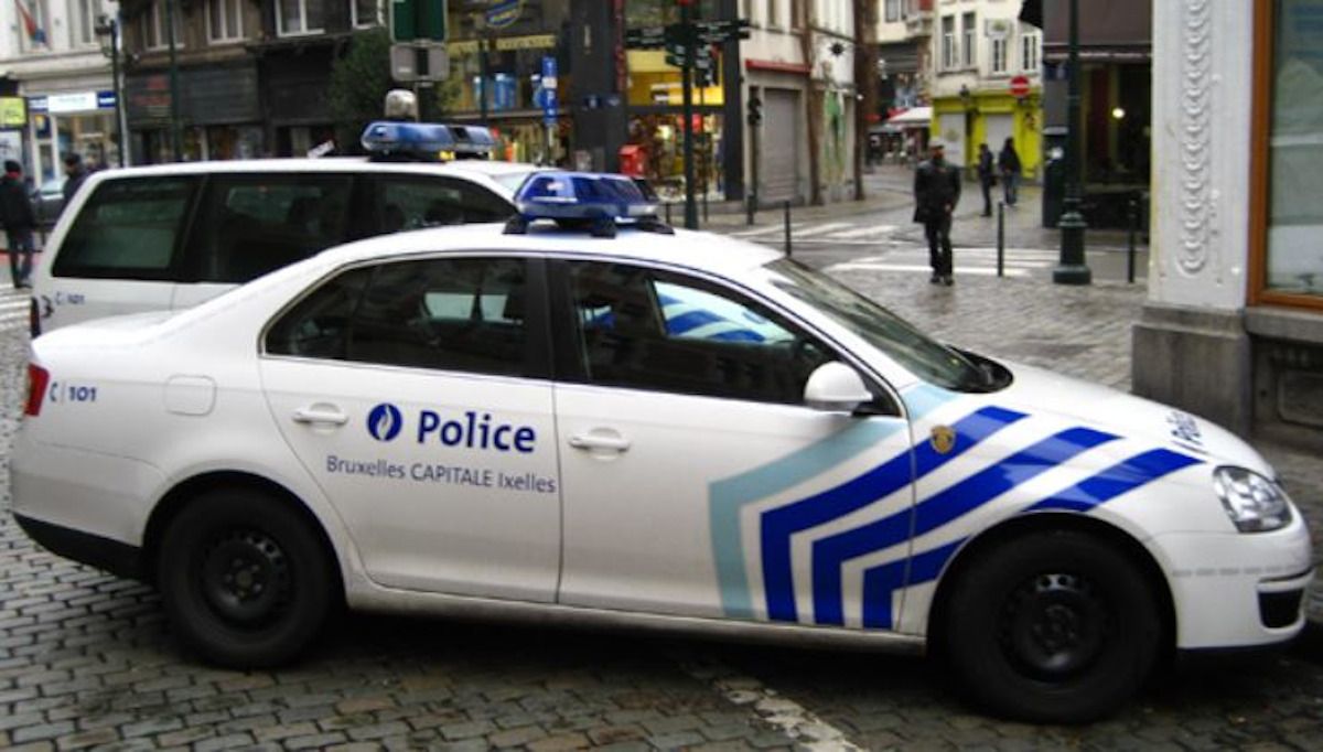 La Policía belga disuelve la tercera orgía ilegal en Bélgica tras el escándalo del exeurodiputado ultraconservador.