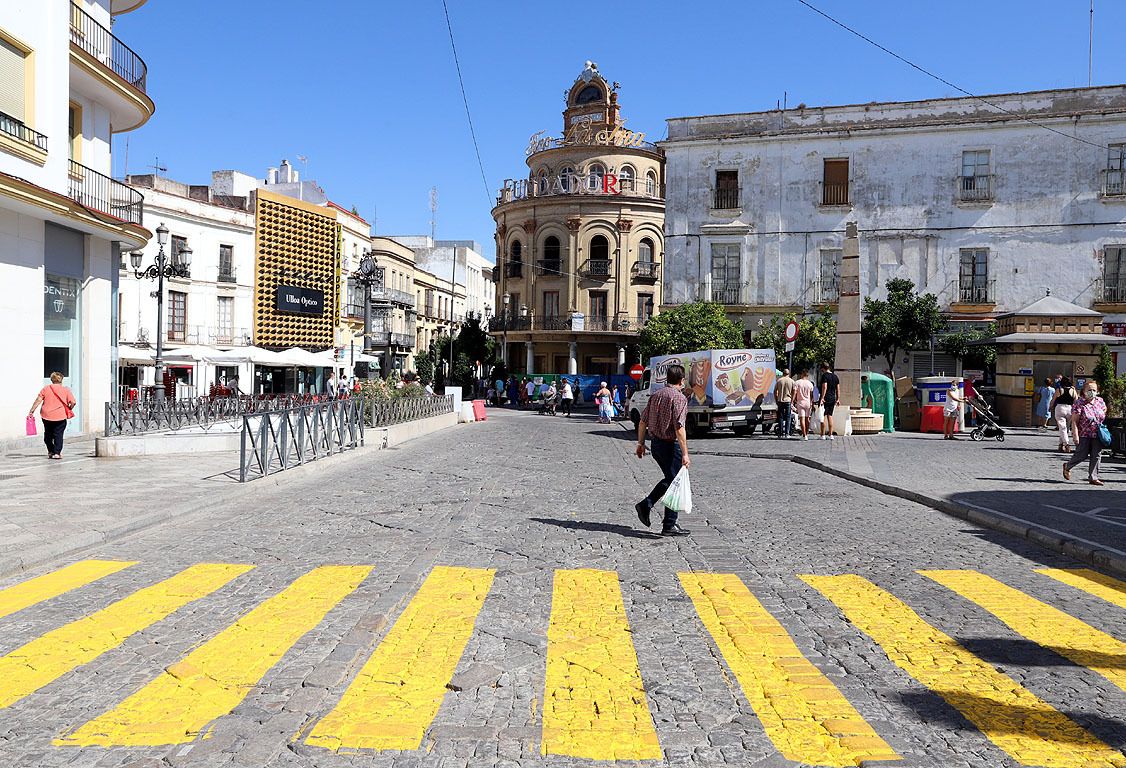 Situación actual de la plaza Esteve, reabierta provisionalmente al tráfico mientras concluyen las obras. 