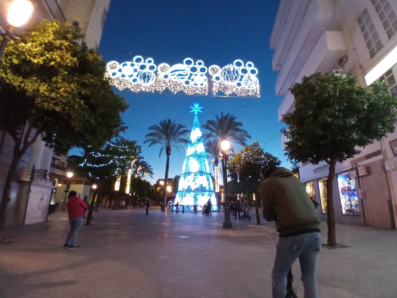 El alumbrado navideño de Jerez, este miércoles. FOTO: CANDELA NÚÑEZ