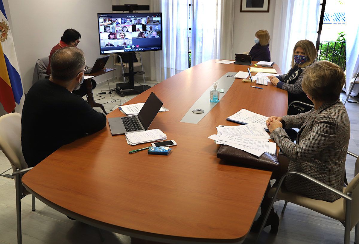 La alcaldesa y otros delegados en el VI Encuentro de Relación Institucional, que amplía el Proyecto ICI a la Zona Oeste y Oeste-Picadueñas.