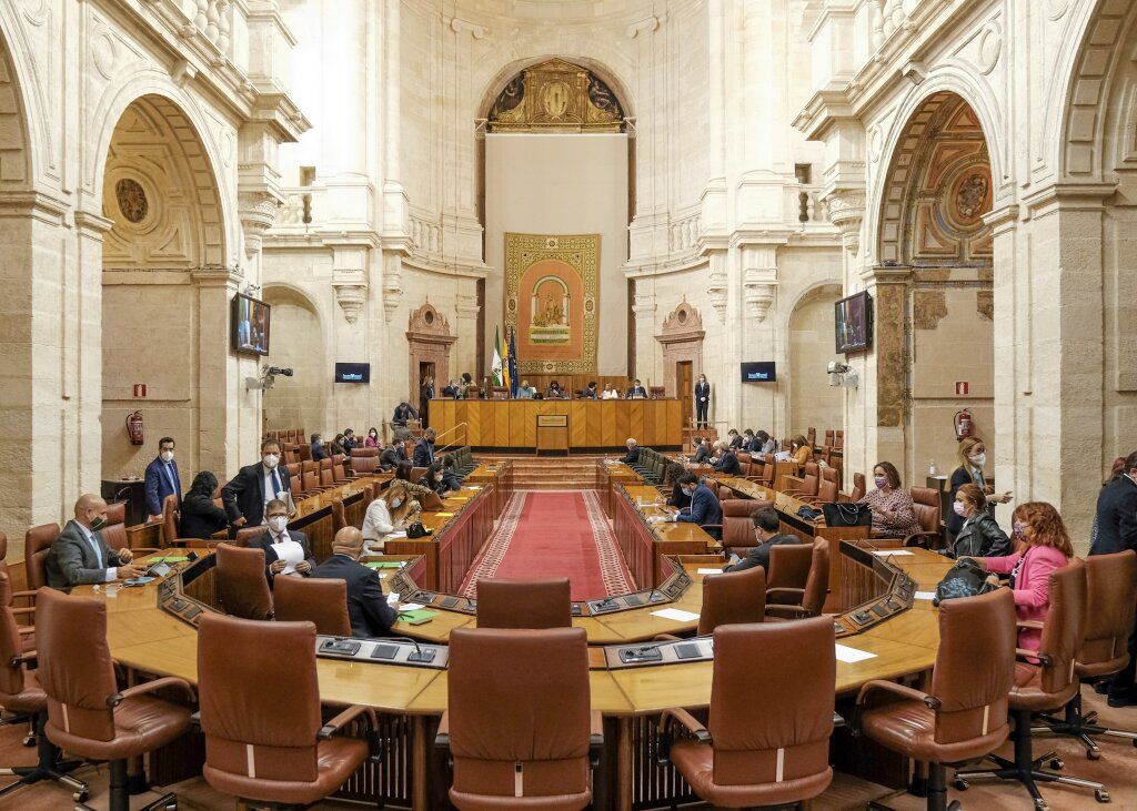 Una sesión del Parlamento andaluz, con diputados no adscritos tras salir de Adelante, en una imagen reciente.