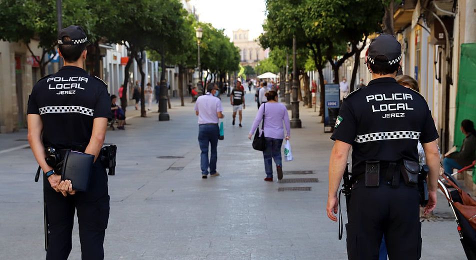 Efectivos de Policía Local de Jerez, en una imagen de archivo.