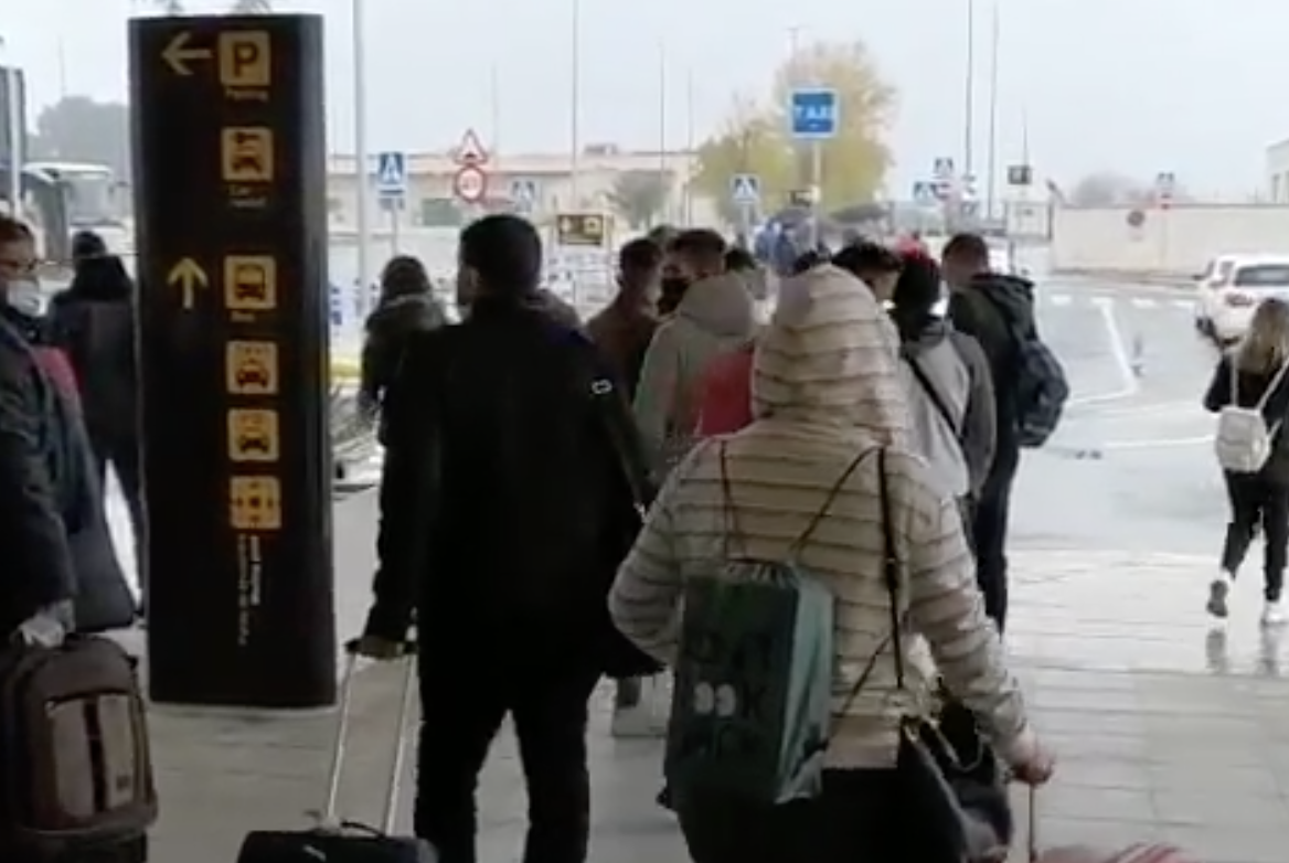 Llegada de migrantes al Aeropuerto de Granada, en una imagen del SUP.