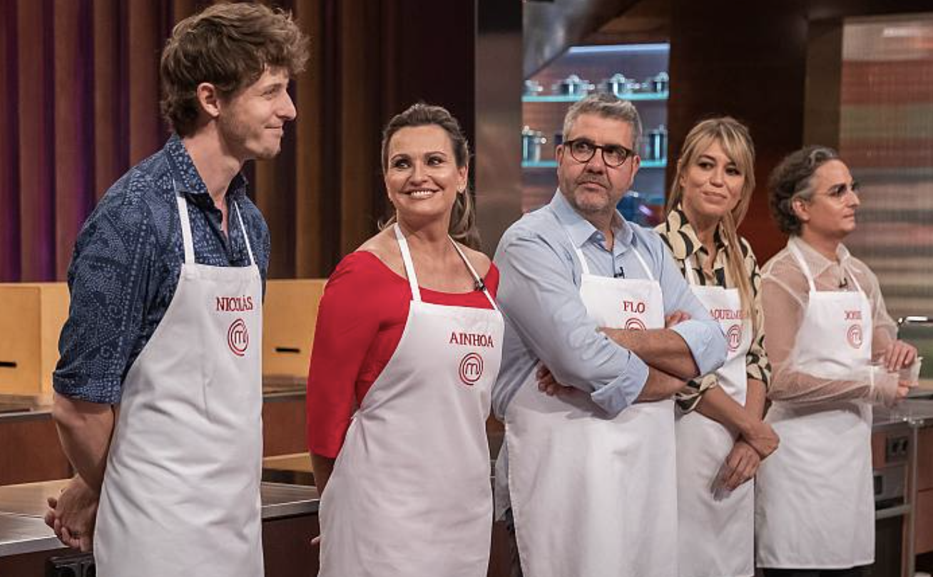 La madrileña Raquel Meroño ha ganado la quinta edición de 'MasterChef Celebrity' después de enfrentarse a Florentino Fernández en el duelo final. La madrileña Raquel Meroño ha ganado la quinta edición de 'MasterChef Celebrity' después de enfrentarse a Florentino Fernández en el duelo final.