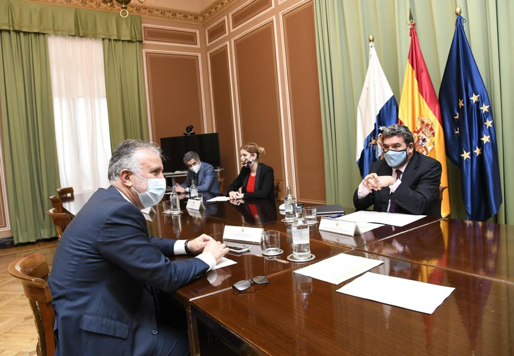 Escrivá, en una reunión con el Ejecutivo de Canarias, semanas atrás. FOTO: Gobierno