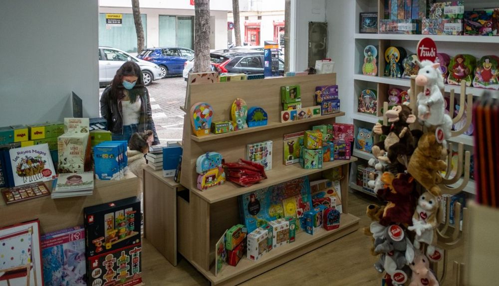 Estanterías de la tienda jerezana en la calle Porvera. 