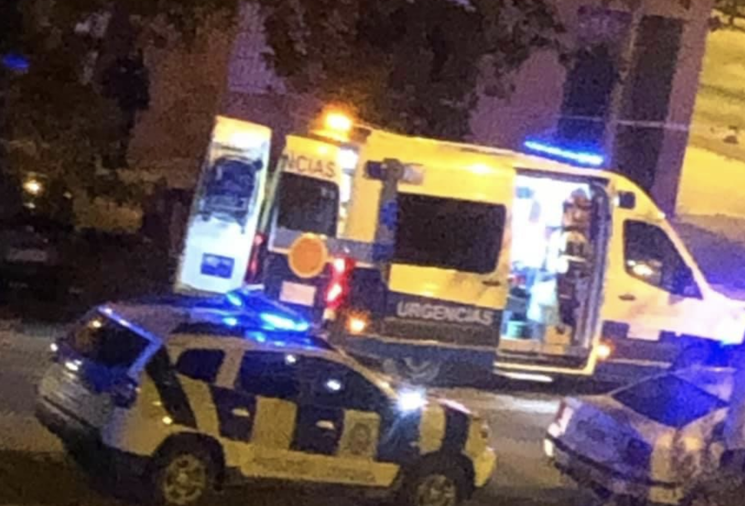 Ambulancia tras el tiroteo en Dos Hermanas, saldado con un herido grave y un detenido. Autor: cadenadh.com