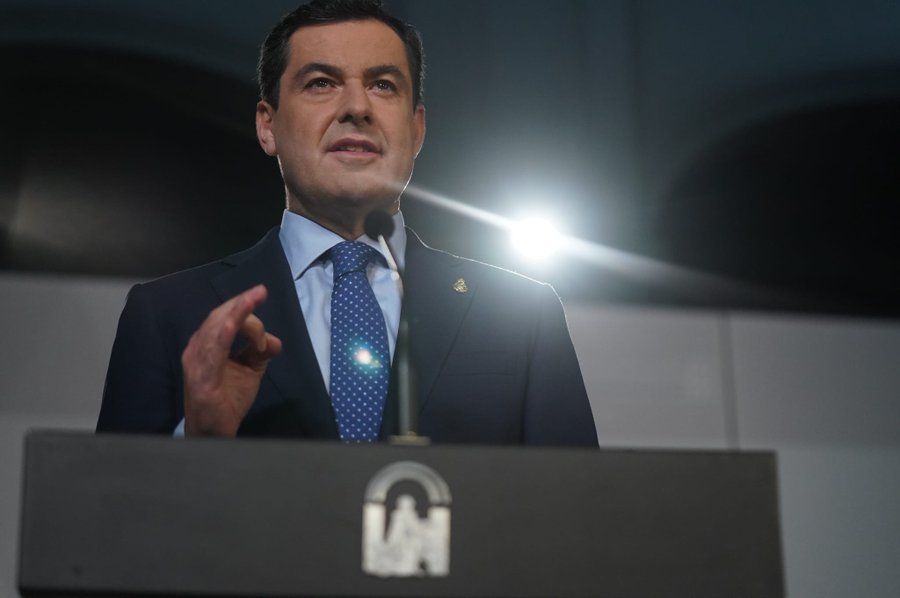 El presidente de la Junta de Andalucía, Juan Manuel Moreno, en rueda de prensa.