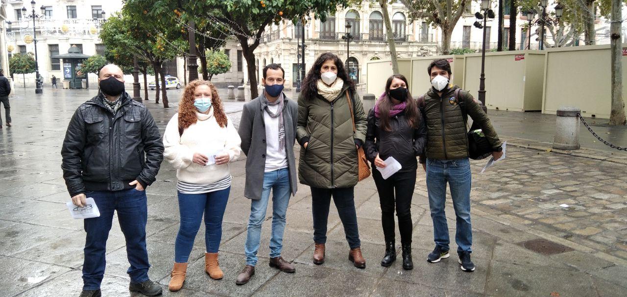 Representantes de CGT y Adelante Sevilla preparan una declaración institucional en defensa de los trabajadores de Sitel.