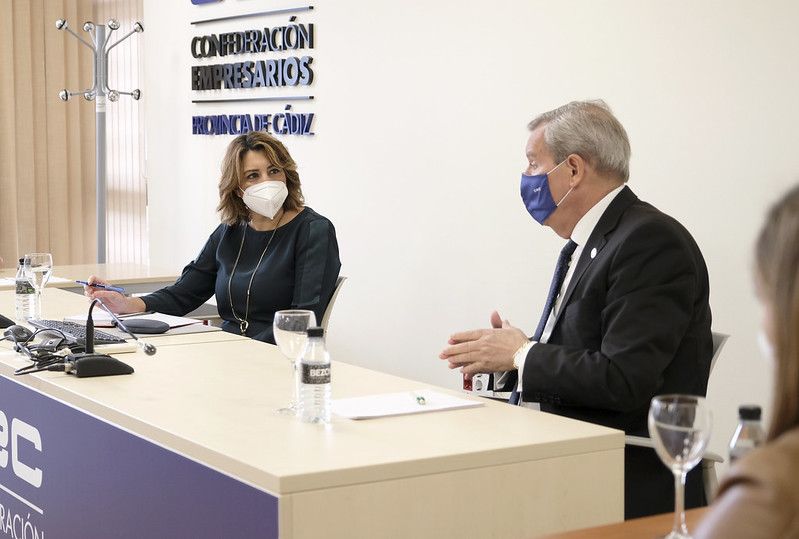 Susana Díaz, reunida este pasado jueves en Cádiz con la patronal hostelera. Autor: PSOE-A
