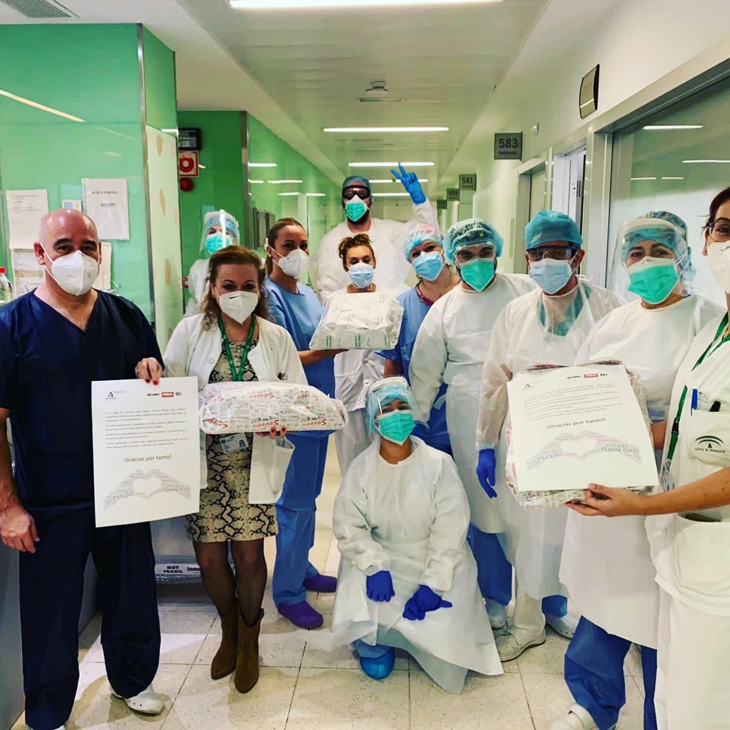 Sanitarios andaluces del Hospital Virgen de la Victoria, en Málaga. FOTO: SAS