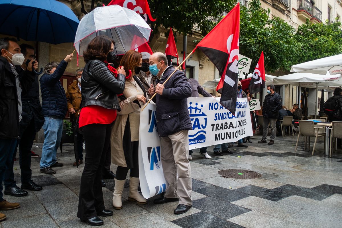 Concentración sindical, este pasado lunes, a las puertas del Ayuntamiento de Jerez.