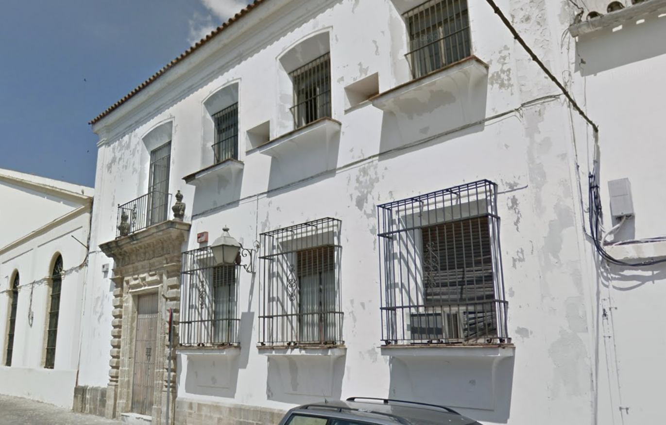Antiguas oficinas de Domecq en plaza Basurto, en el intramuros jerezano. Imagen: Google Maps