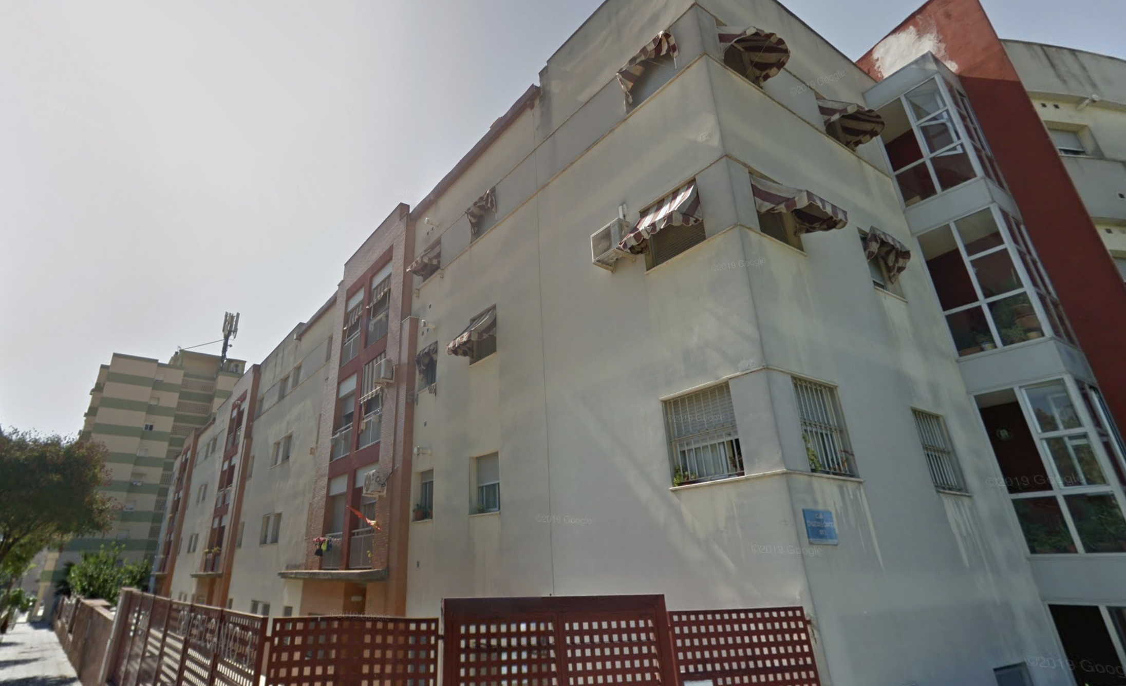 Herido grave un trabajador en Picadueñas tras caer desde cinco metros. En la imagen de Google Maps, calle Cruz del Canto.