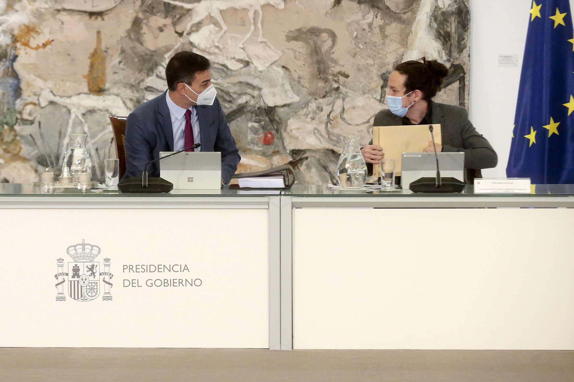Sánchez e Iglesias, en el Consejo de Ministros de este martes. FOTO: Moncloa