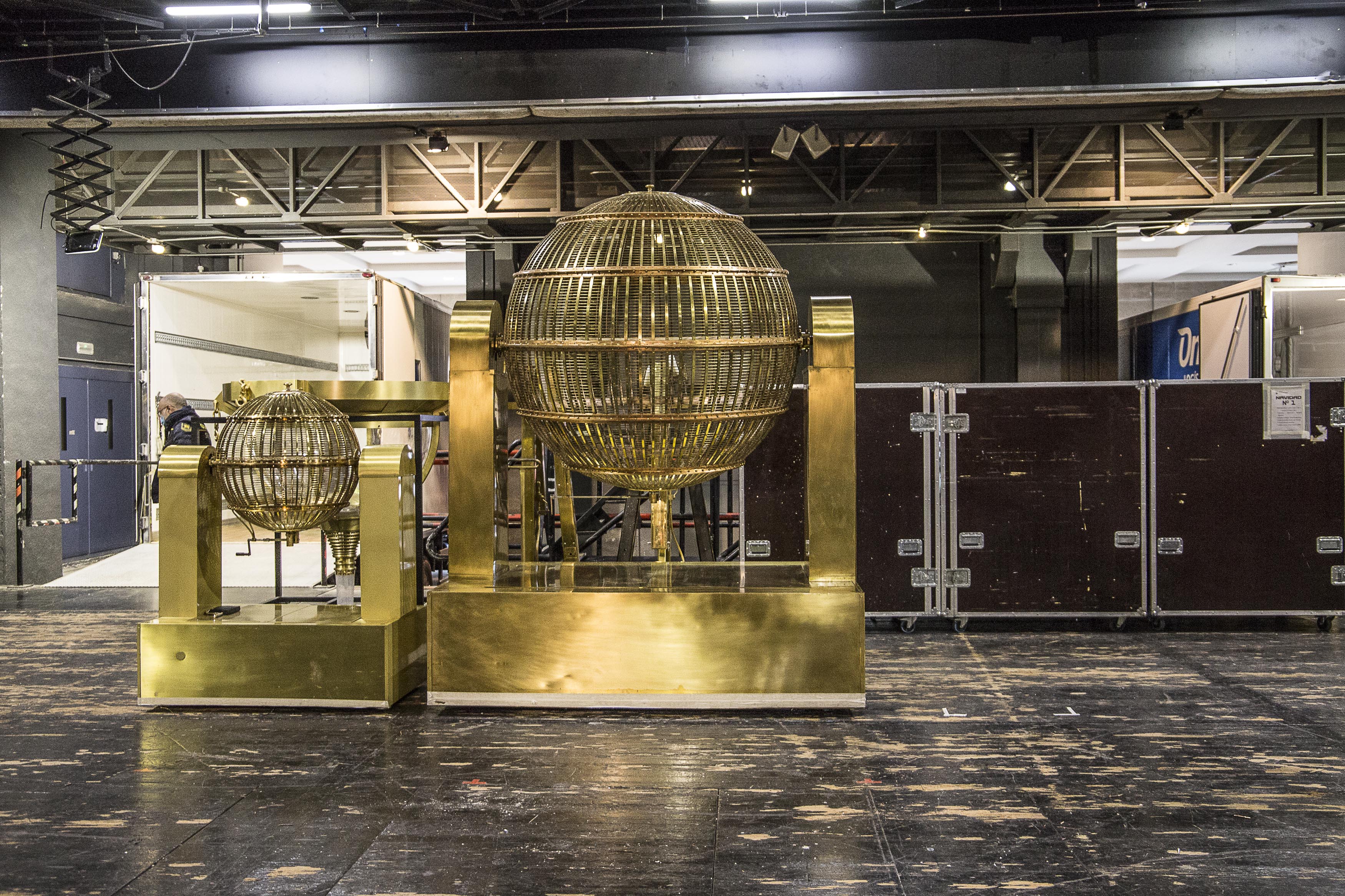 Los bombos del Sorteo Extraordinario de Navidad han llegado al Teatro Real. Autor: Loterías del Estado