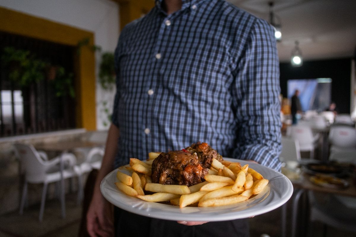 Una foto del rabo de toro que se servía en la venta Pizarro de Cuartillos, antes de su cierre.