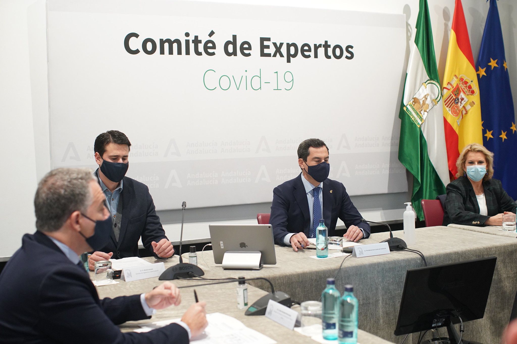 Una reunión del comité de expertos andaluz. FOTO: JUNTA