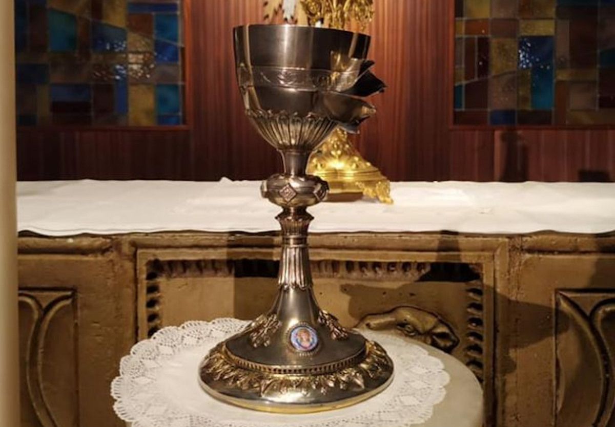 Cáliz profanado en Irak.