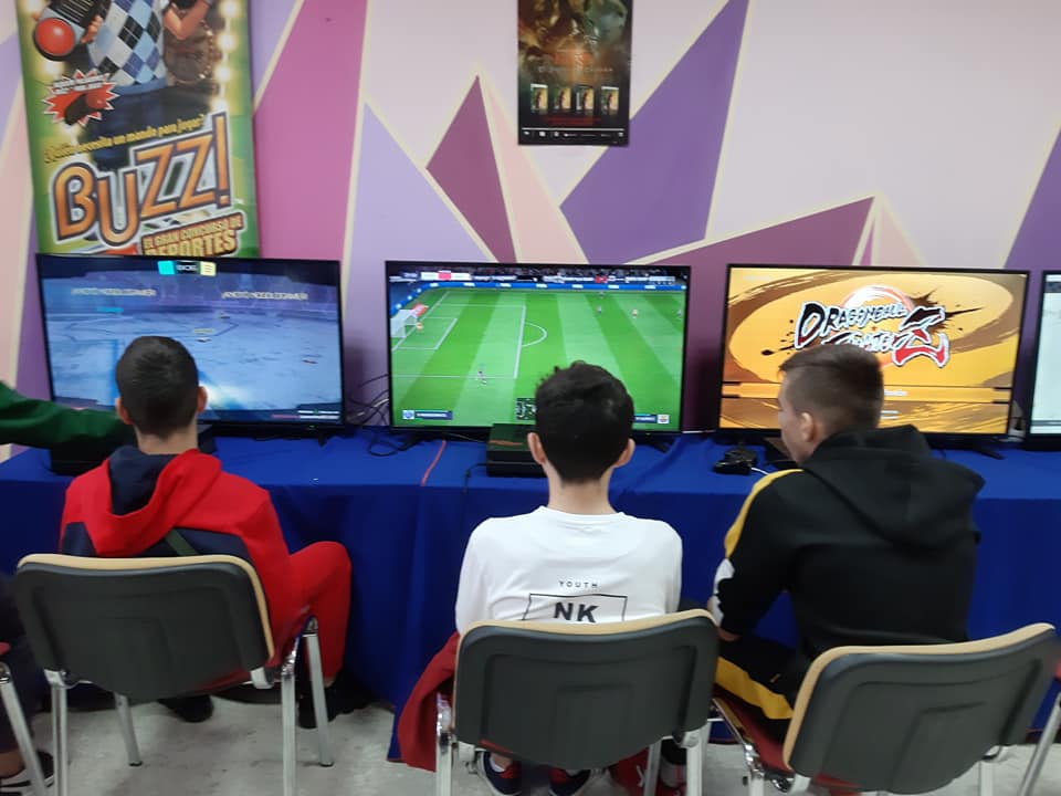 Jóvenes jugando durante una edición anterior de la 'Pestiño Party'.