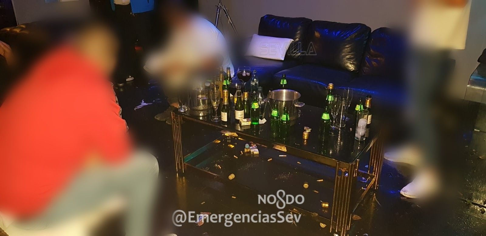 Interior del local donde se celebró una fiesta en Sevilla.