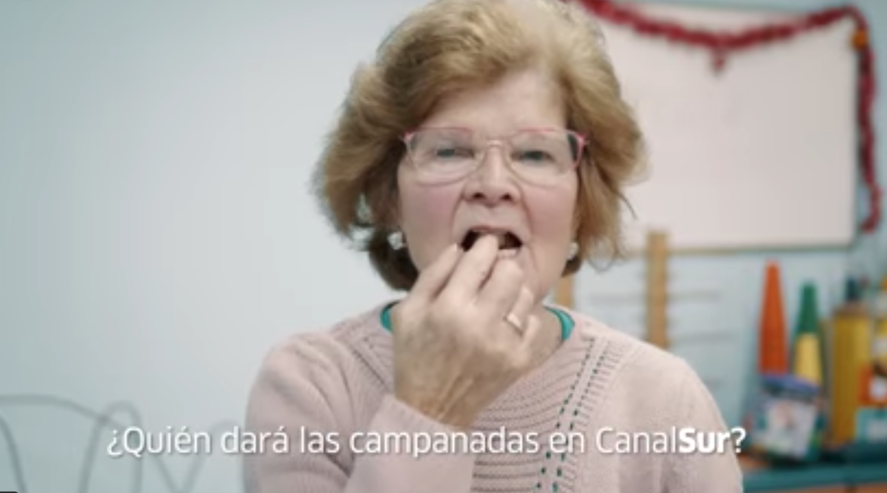 Una persona mayor, en un vídeo promocional de Canal Sur sobre las campanadas.