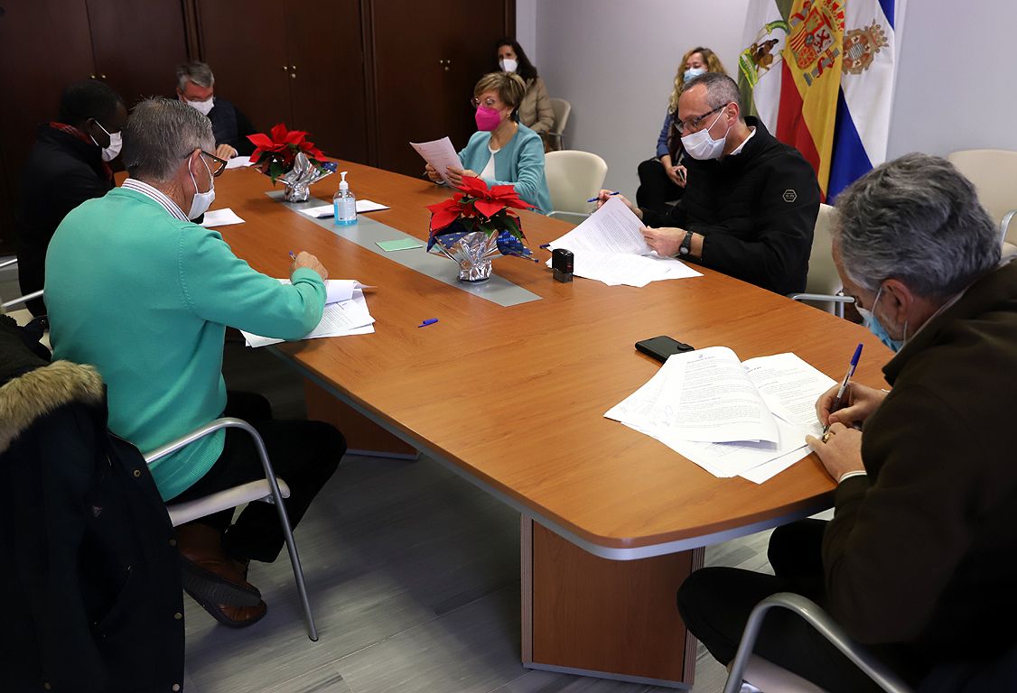 El Ayuntamiento concede 186.000 euros a cinco ONG que trabajan por los más desfavorecidos en Jerez