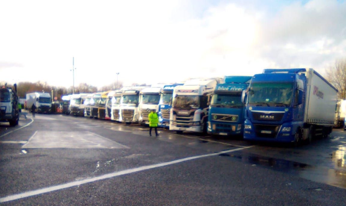Camioneros andaluces, retenidos en Reino Unido por el cierre de fronteras, en una imagen de archivo.