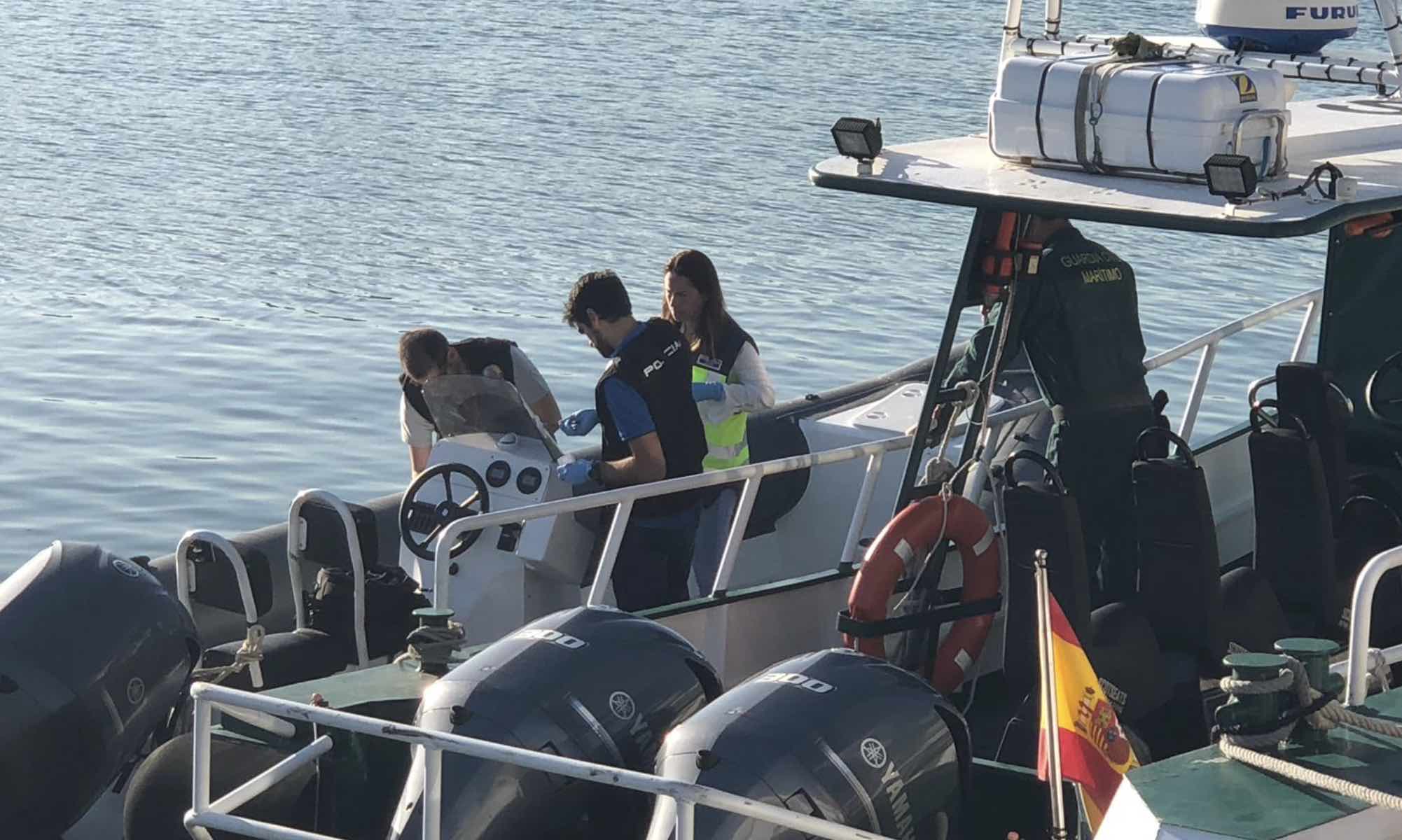 La Policía, durante la investigación por el trágico suceso en la playa de Getares, en mayo de 2018. FOTO: Policía Nacional  Piden 15 años de prisión para el acusado de arrollar borracho a un niño de 9 años con una lancha en Algeciras