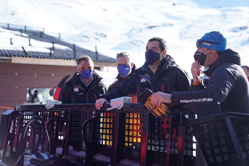 Moreno, en una excursión reciente a Sierra Nevada, tras inaugurarse la temporada invernal. Autor: Junta