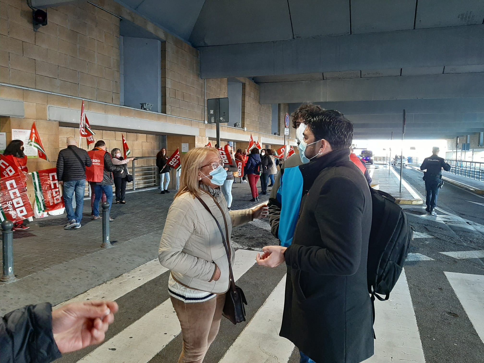 38 auxiliares de servicio e información en el Aeropuerto de Sevilla, despedidas en Navidad.