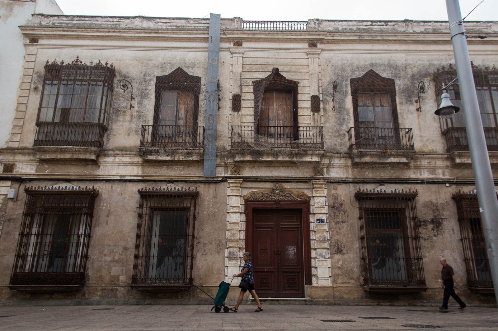 Fachada de la Casa Lazaga, en la calle Real de San Fernando. Fachada de la Casa Lazaga, en la calle Real de San Fernando.