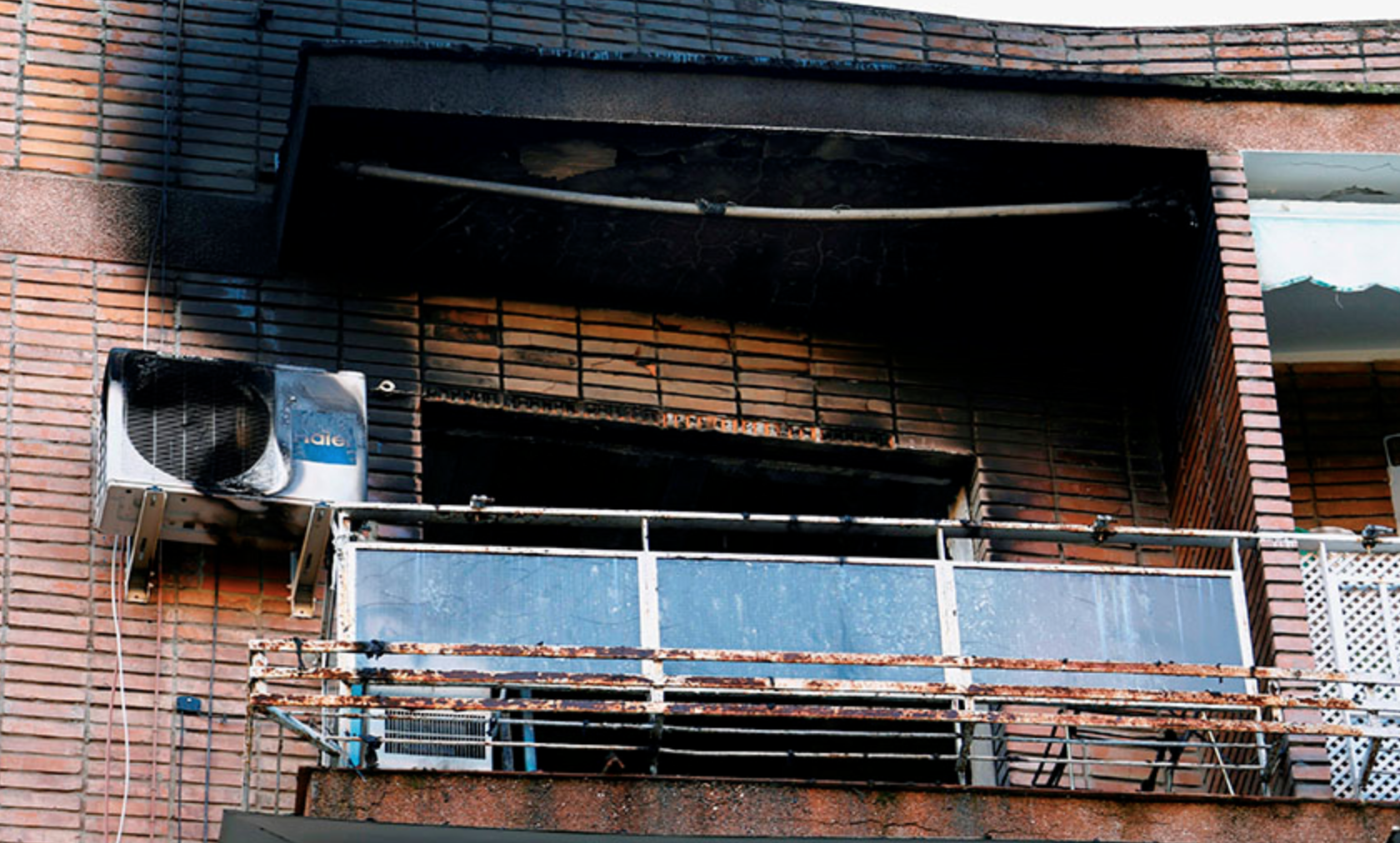 Imagen de Canal Sur con el piso incendiado en Córdoba.