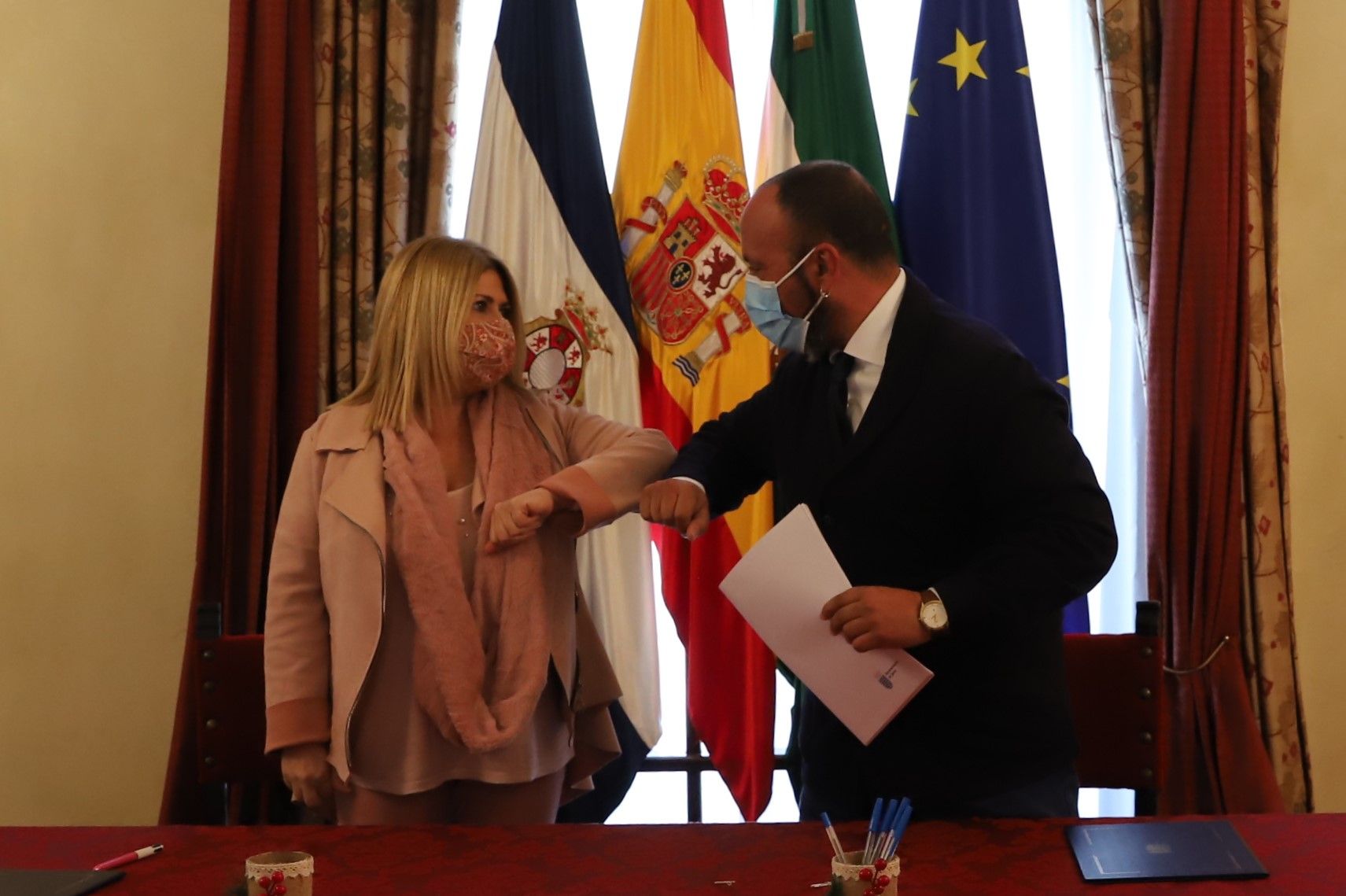 La alcaldesa Mamen Sánchez, durante la firma de los convenios para formalizar las ayudas a sectores afectados por la pandemia.