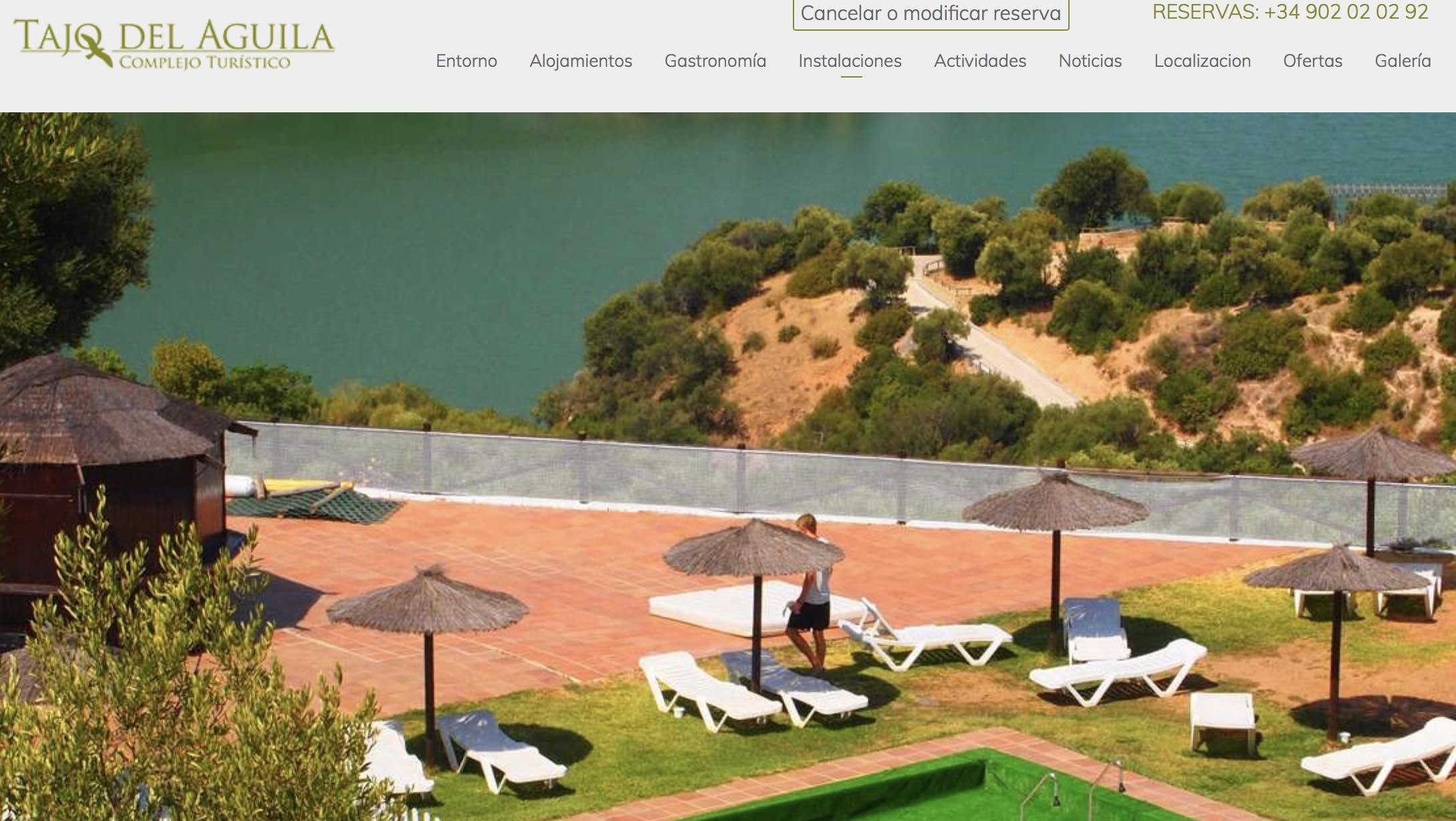 Captura de la web de reservas del complejo turístico Tajo del Águila, en Algar. Hoy en día, clausurada.