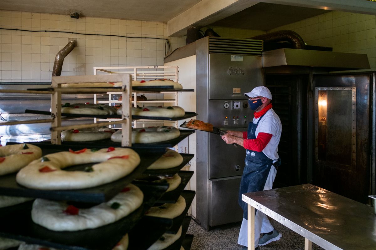 Roscones recién salidos del horno. El precio de la luz tiene un pico máximo por la noche.