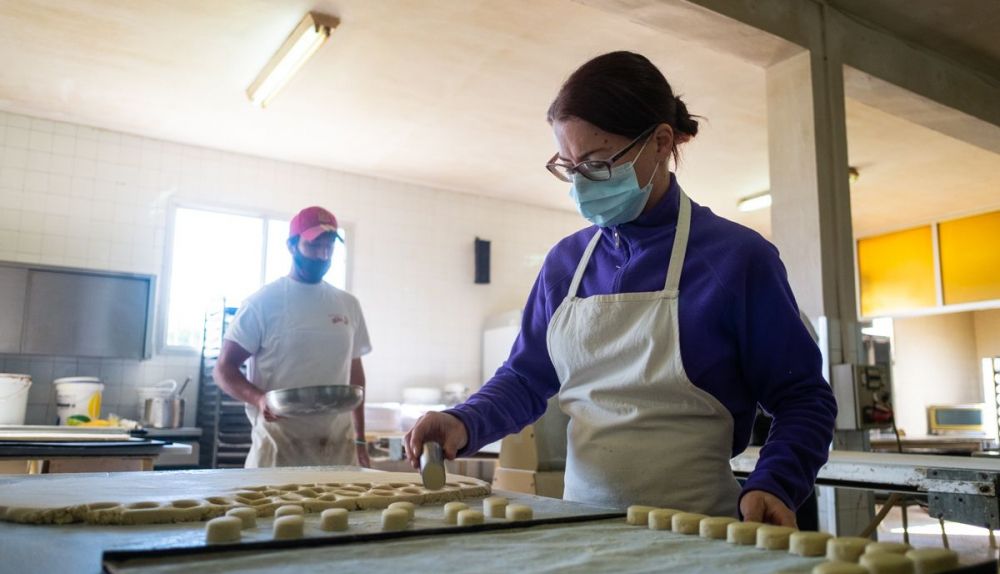 Preparación de los mantecados de forma artesanal.