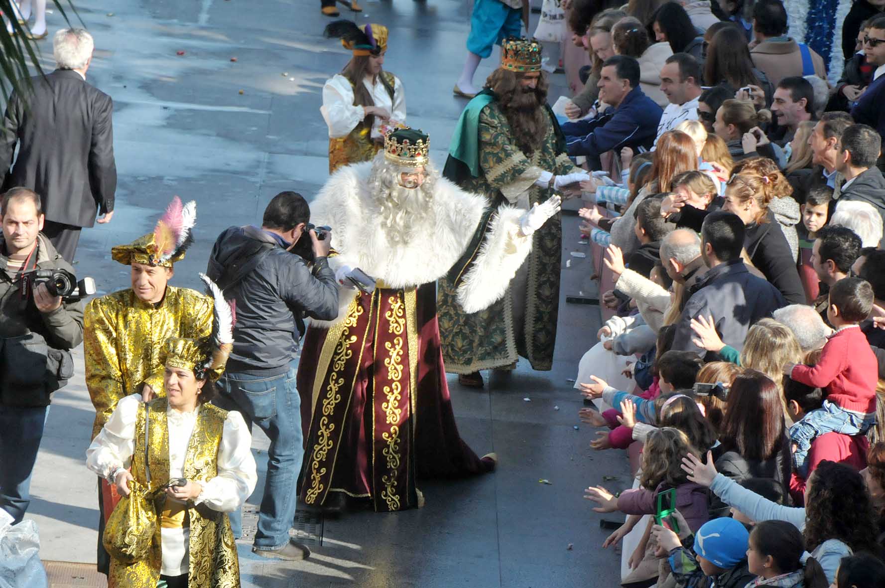 Una visita de los Reyes Magos a Cádiz, en una edición pasada.