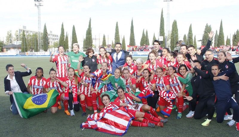El Atletico de Madrid Femenino, celebrando el título de Liga, el 13 de mayo. FOTO: ALBERTO SAENZ MOLINA. 
