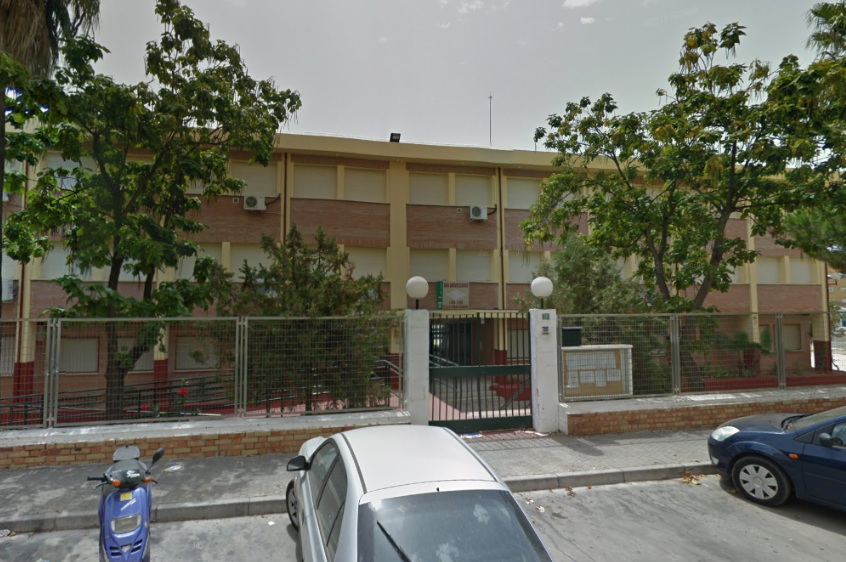 Fachada del Colegio Pinar Hondo. 