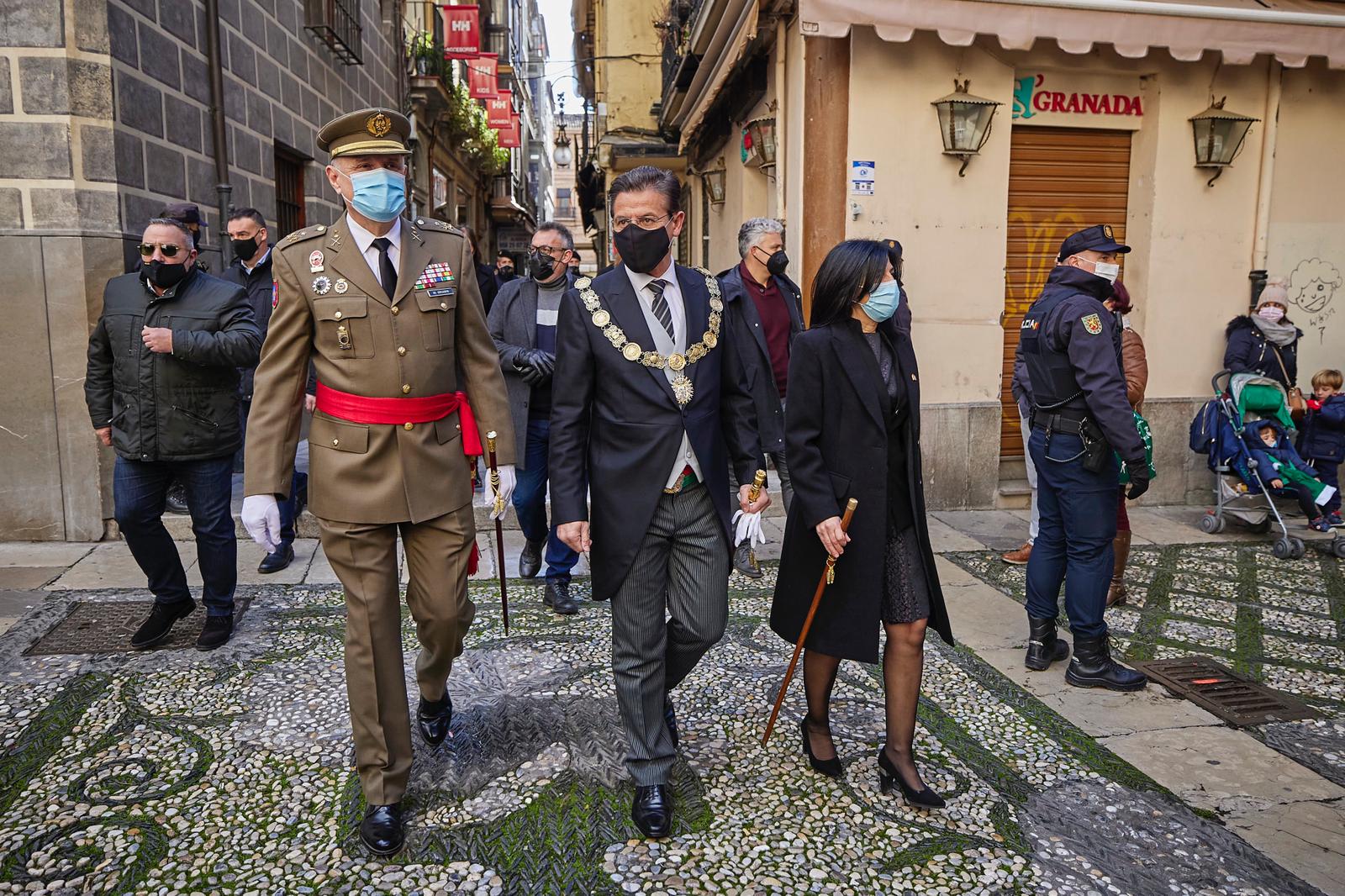 Imagen de la pasada Toma de Granada, con el alcalde Luis Salvador en el centro. Autor: Oficial del Mando de Adiestramiento y Doctrina