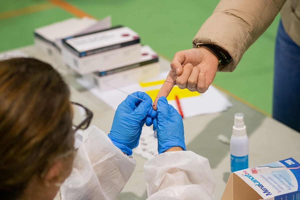 Una prueba de coronavirus a docentes este jueves en Jerez.