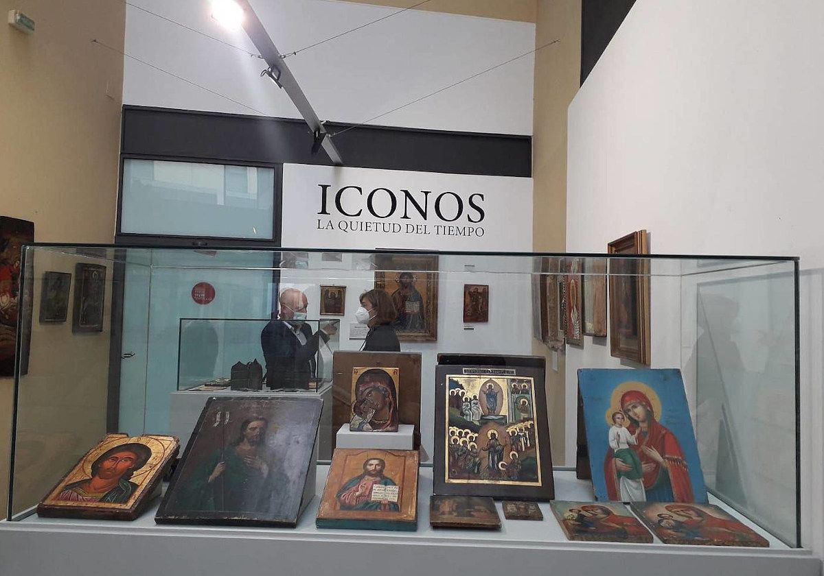 Exposición con pinturas de tradiciones exóticas y de iglesias de Oriente en el museo de Chiclana.